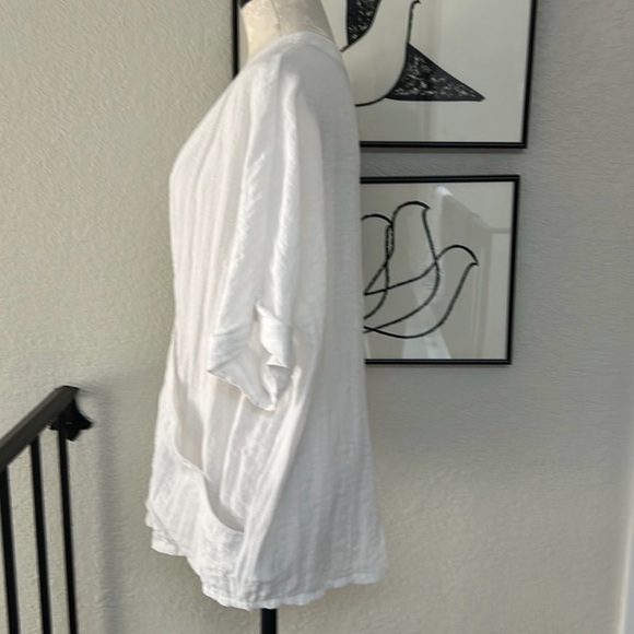 Urban Outfitters Silence & Noise Carson
Plunge-Front White Top - Picture 6 of 10